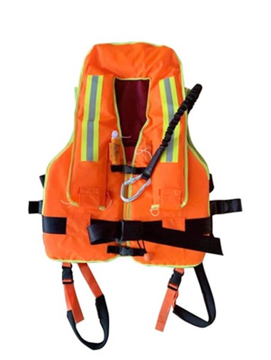 Правильный способ носить спасательный жилет: веревка должна быть прочно привя...