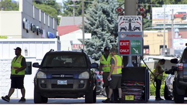 Почему для работы на заправочной станции необходимо носить защитную одежду от...