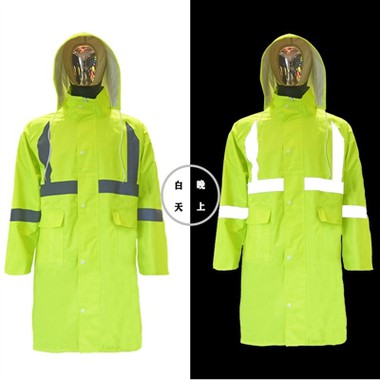 Светоотражающий плащ дорожной полиции охраняет тебя и меня