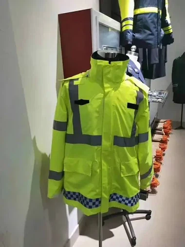 Для чего нужна защитная светоотражающая одежда?